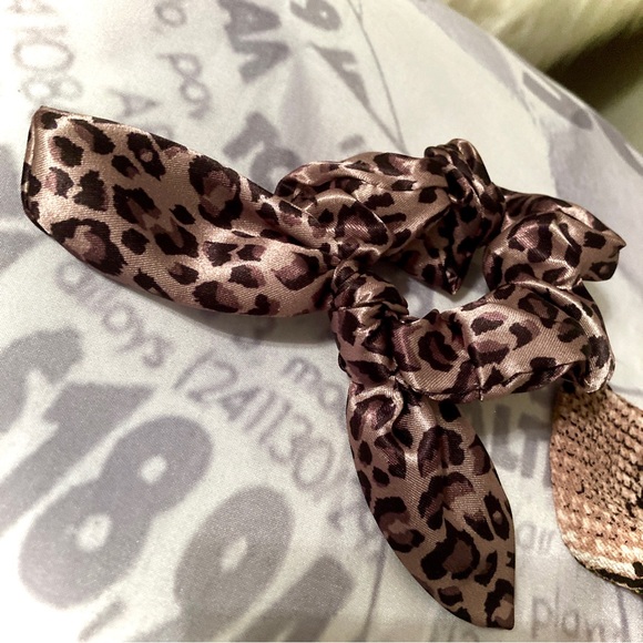 NWOT 2x Bow Scrunchie Hair Tie Bundle Leopard Reptile Snake Print - Picture 3 of 4